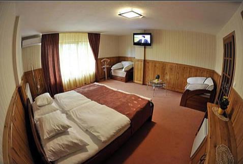 Trojka Hotel Es Panzio Szolnok Habitación foto